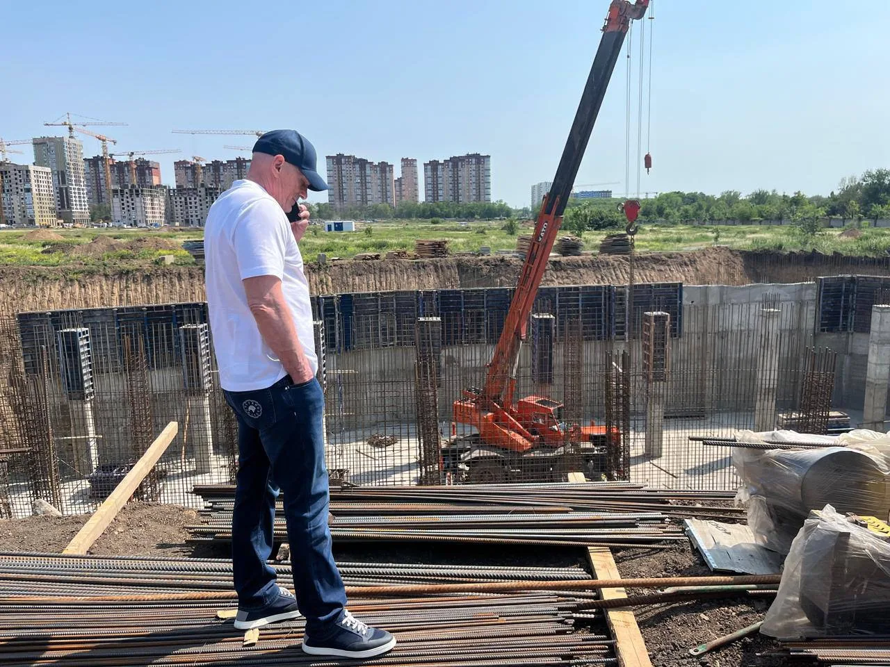 Держать руку на пульсе стройки. Планировать каждый свой день. Быть в постоянном диалоге с коллегами.