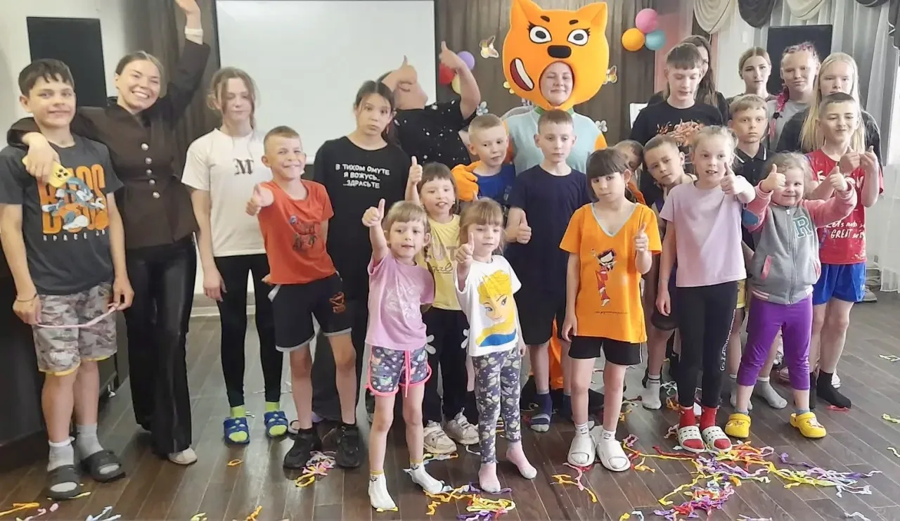 Ко Дню защиты детей воспитанники центра получили тёплые поздравления от Карпинского ЛПУ...