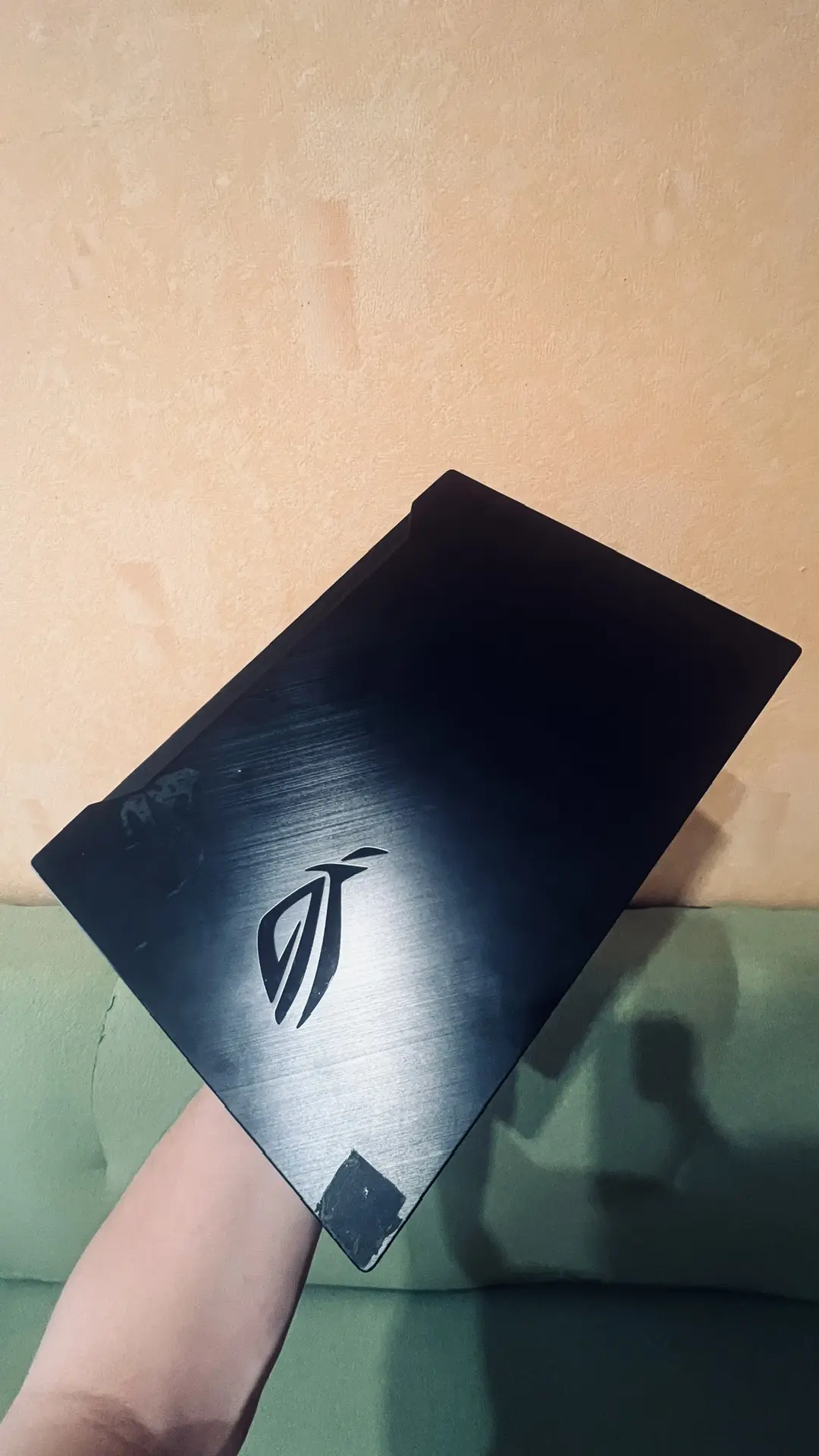ASUS ROG Zephyrus S GX502GW — неисправный, на восстановление или запчасти