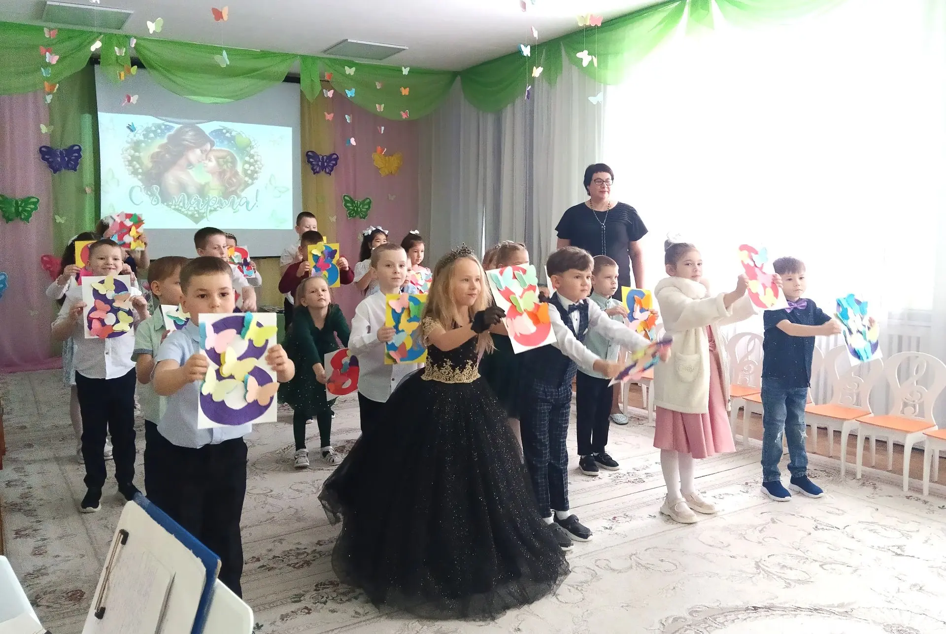8 Марта - Женский день.