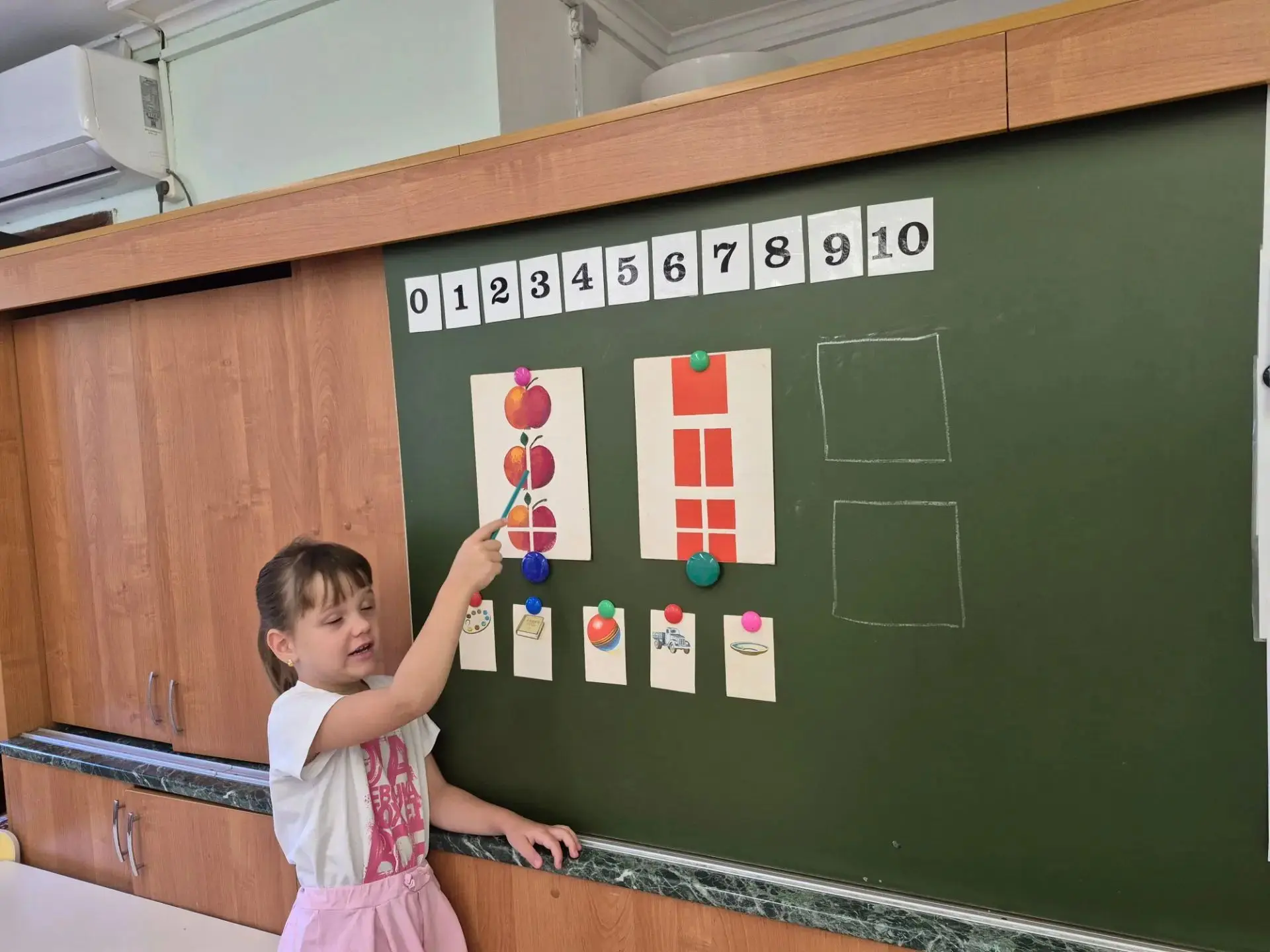 Занятие по математике в подготовительной группе " Вишенки"