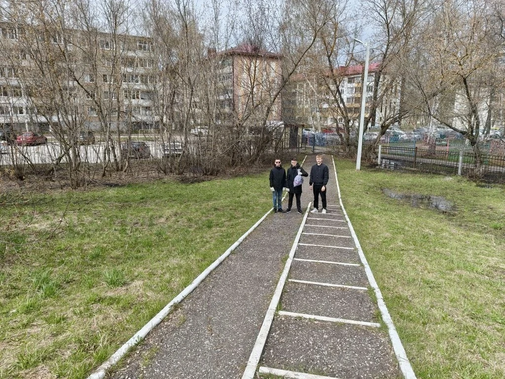 🌿 Чистота начинается с нас!🌿  🗓️ Май – время наводить красоту в родном лицее.  🚮 Дружно вышли на суб