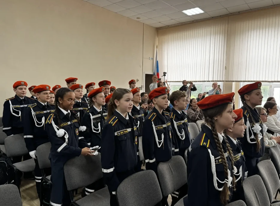 В школе № 49 состоялось торжественное посвящение в кадеты МЧС воспитанников детского сада №37   18 в