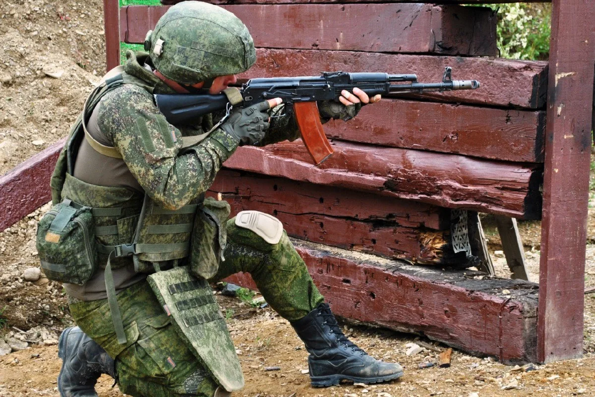 С военнослужащими мотострелковых подразделений общевойсковой армии Восточного военного округа, дисло