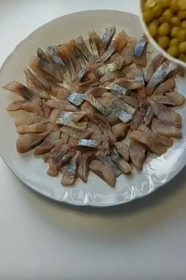 САЛАТ С СЕЛЬДЬЮ