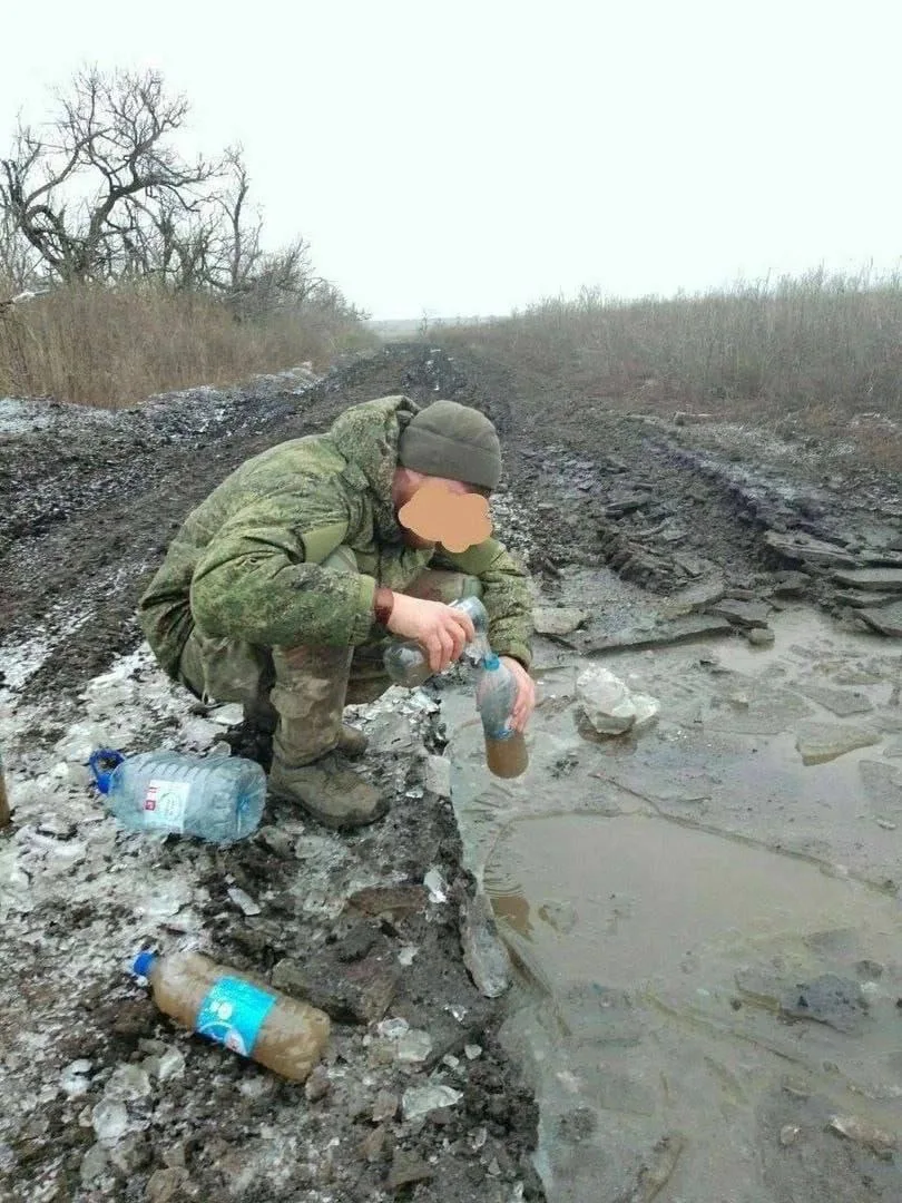 В окопах снова грязь и сырость,