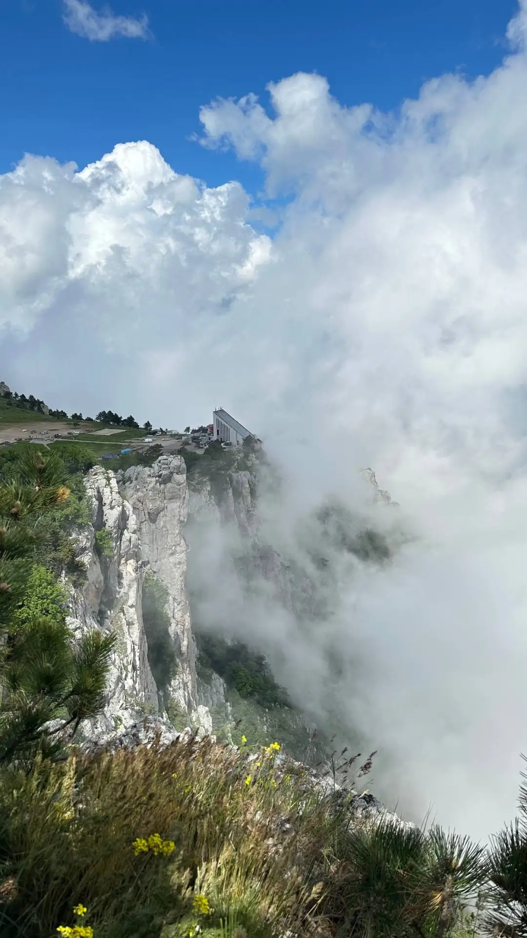 🤩 Невероятные виды с плато Ай-Петри.

📸 mountainlifestyle.

Подписаться на РИА Новости Крым в Tele