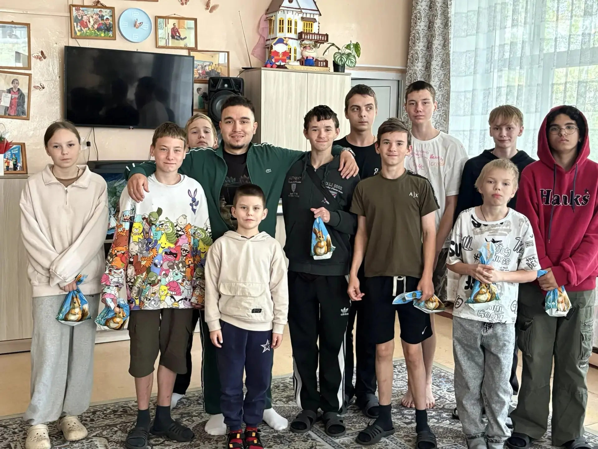 Казаки Нижней Салды поздравили воспитанников социального центра с наступающим Днем знаний