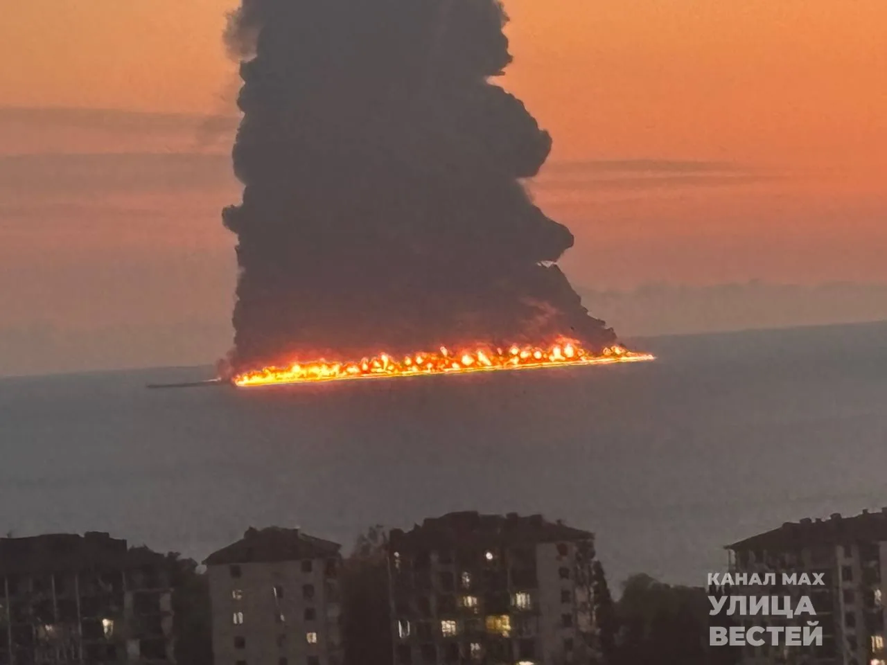 Масштабное возгорание произошло на плавсредстве в международных водах, недалеко от сочи...