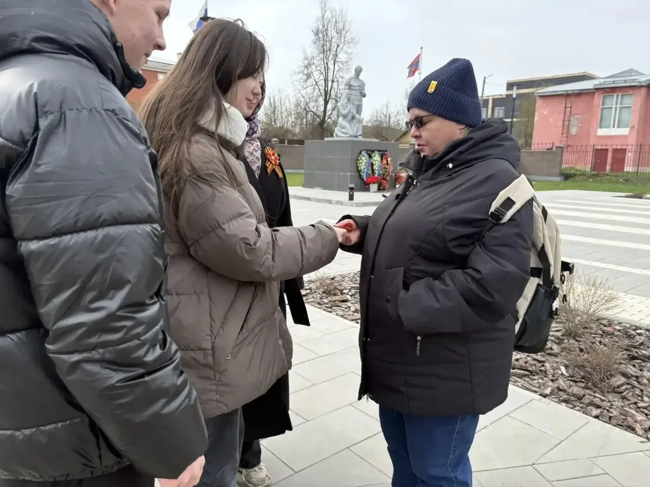 🕊️ Георгиевская ленточка — символ памяти, гордости и благодарности 🎗️  На этой неделе наша школа при