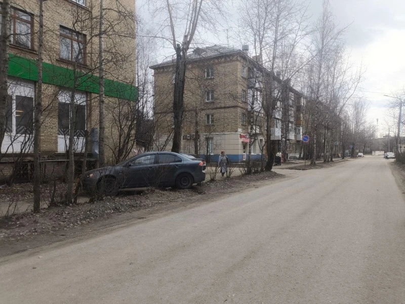 В УХТЕ ВОДИТЕЛЬ ВЫЕХАЛ НА ТРОТУАР И ОКАЗАЛСЯ В СПЕЦПРИЕМНИКЕ  В Ухте 27 апреля произошло ДТП, в кото