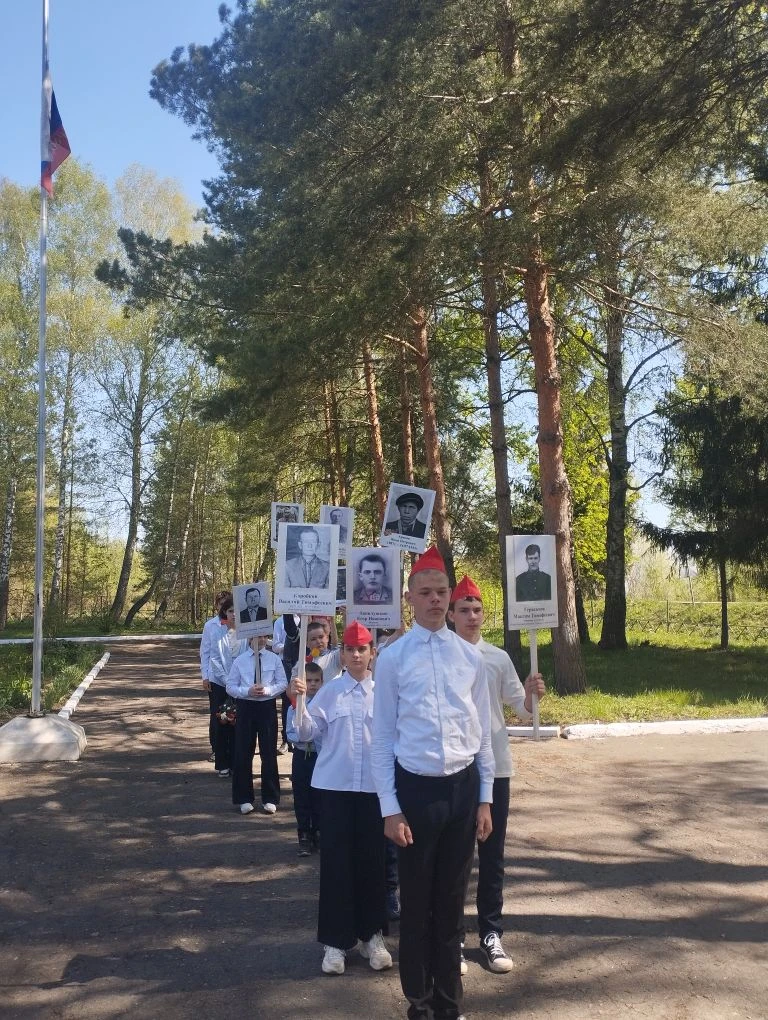 7 мая в нашей школе состоялся торжественный митинг. По традиции, в память о погибших в Великой Отече