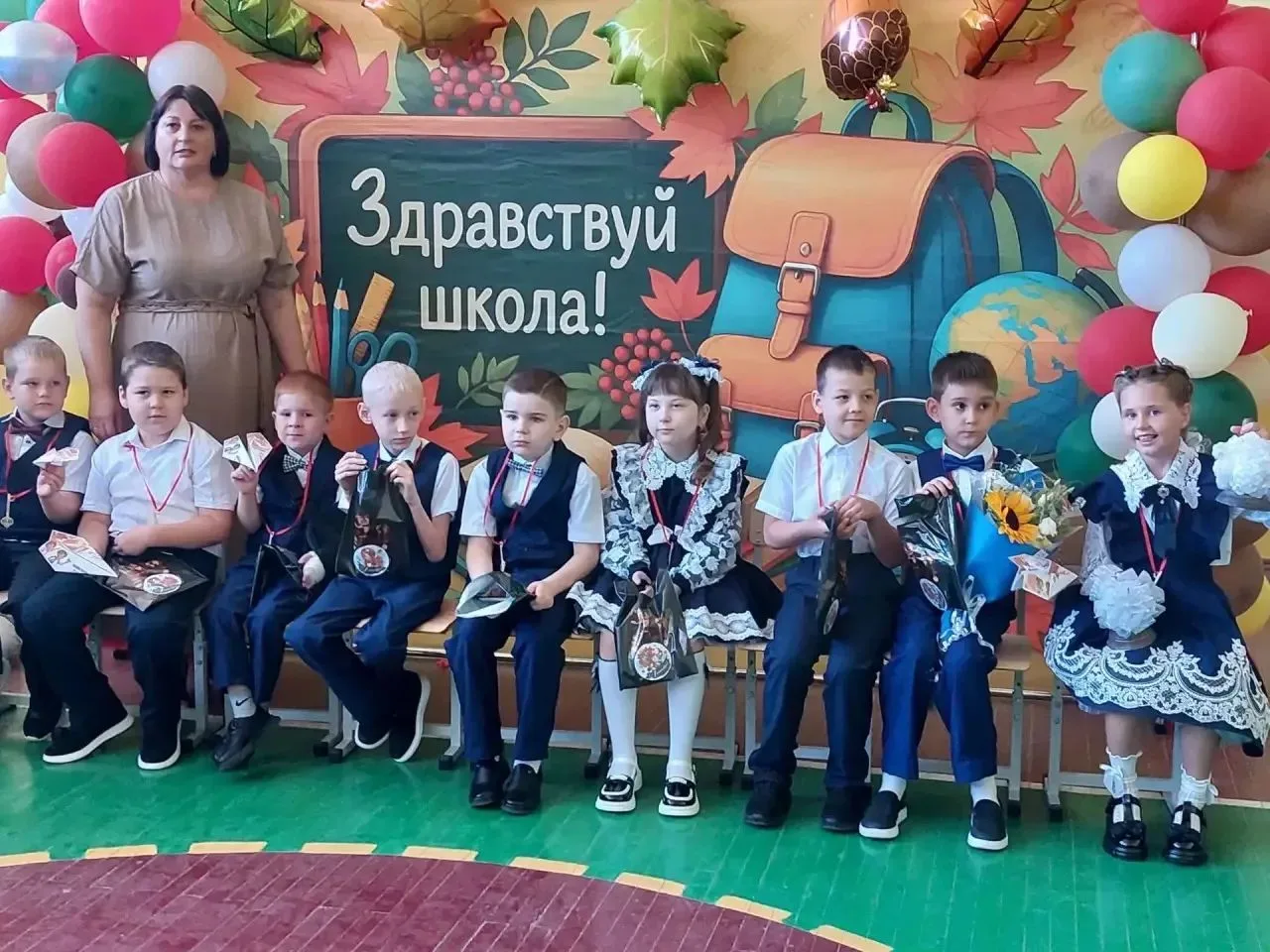 Сегодня, 1 сентября, в нашей школе прошла торжественная линейка, посвящённая Дню знаний.