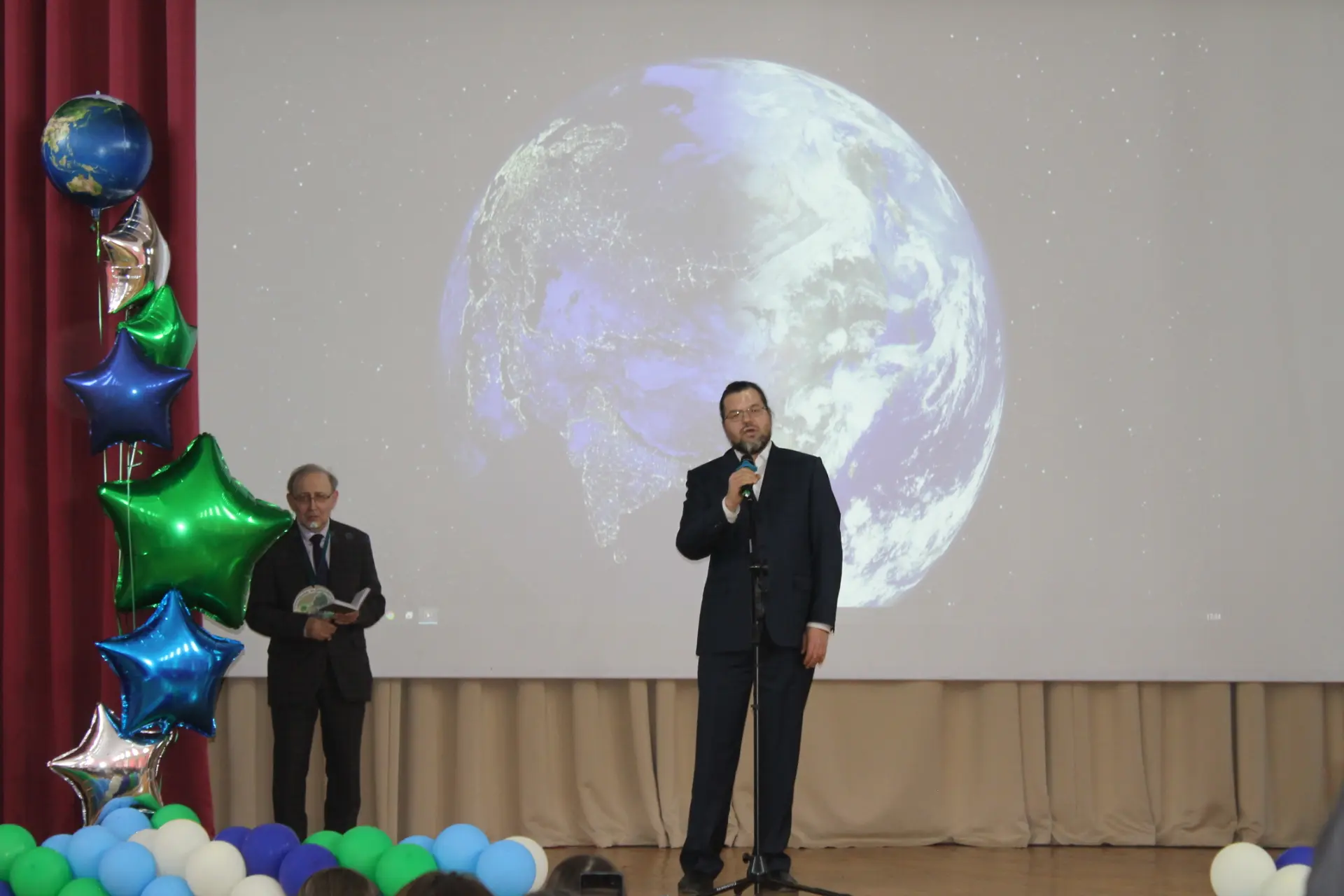 ✨️ О вечере «Планеты» ✨️  🌏 «Жизнь- это я, это мы с тобой»- этими словами гимна клуба «Планета» откр