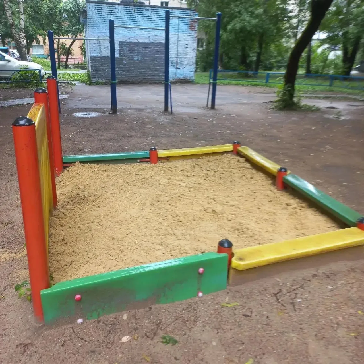 🌧 Продолжаем завозить новый песочек в песочницы на детские игровые площадки. 💖