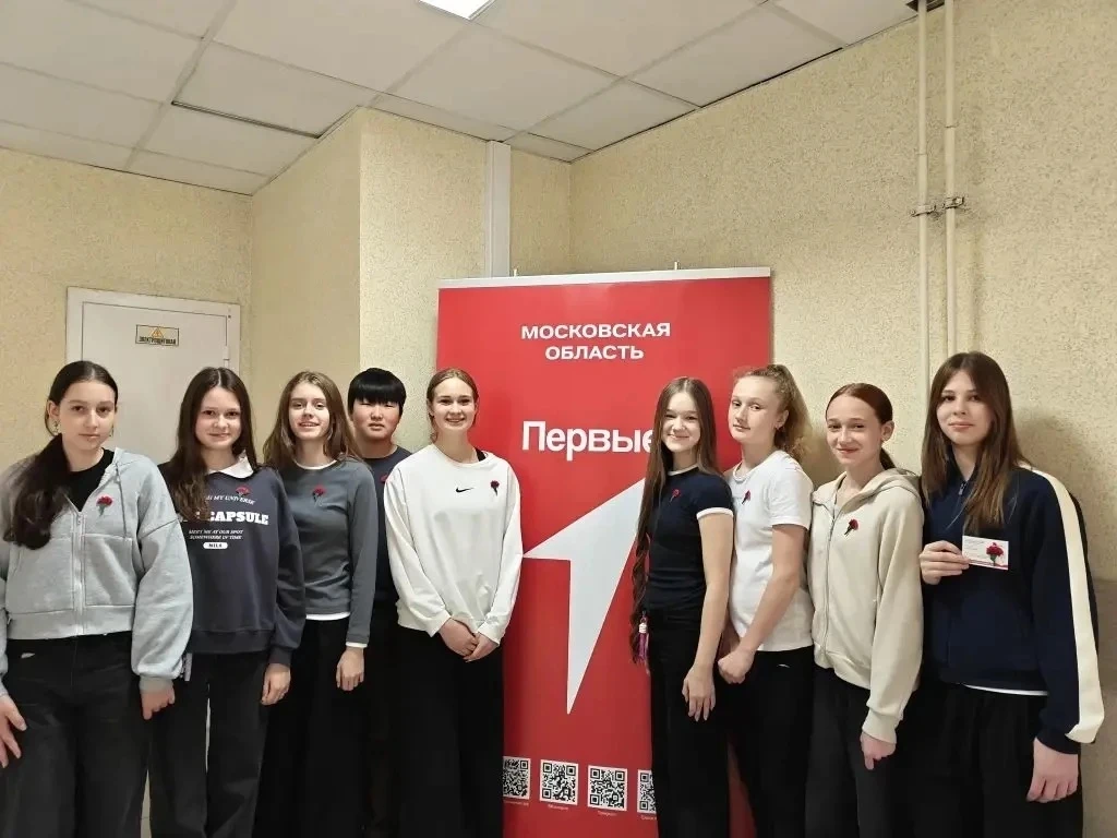 🌹 7 «Д» класс — участники акции «Красная гвоздика»! Ученики 7 «Д» класса с гордостью присоединились 