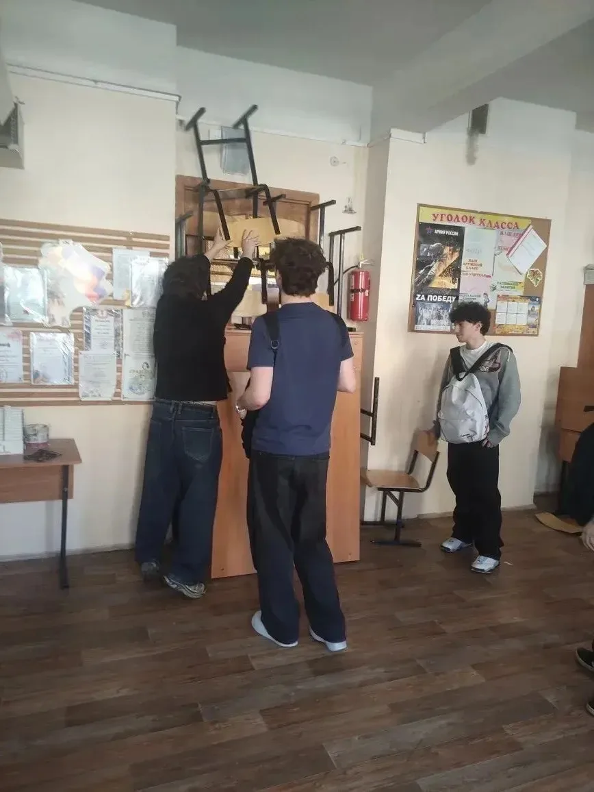 21.04  учащиеся, сотрудники школы и работники охраны приняли участие во  Всероссийских учениях по пр