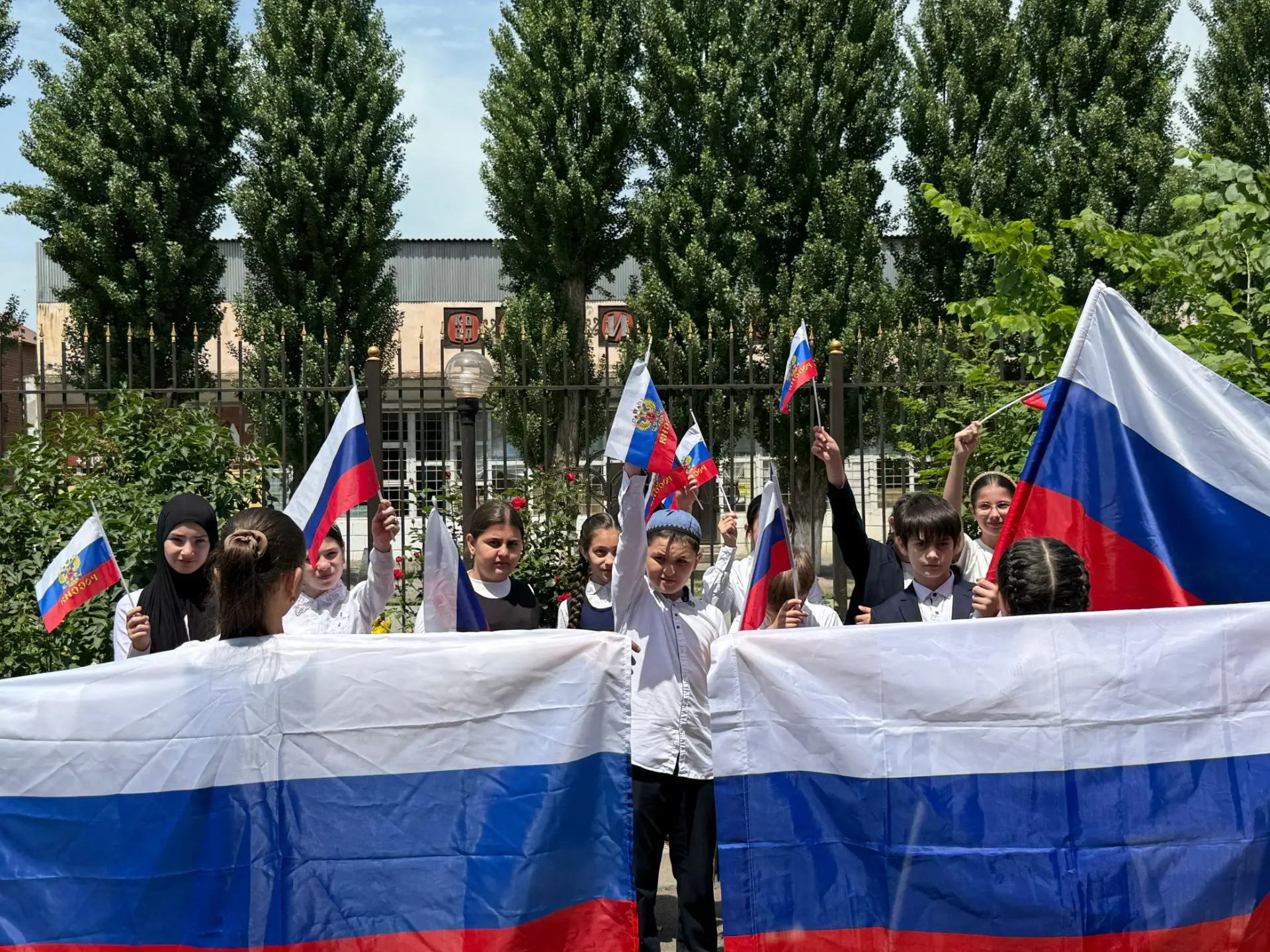 Познавательно-патриотический час " Три цвета России"🇷🇺
