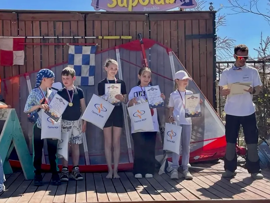 ⚡️В Ейске прошли соревнования по виндсерфингу в честь Дня Победы  Юные спортсмены умело управляли до