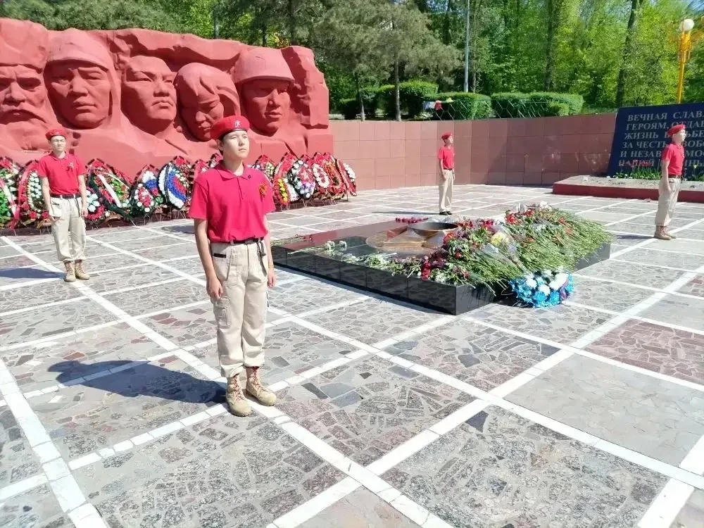 Мы помним! 🇷🇺  В день 81-й годовщины Великой Победы юнармейцы нашей школы удостоились высокой чести 