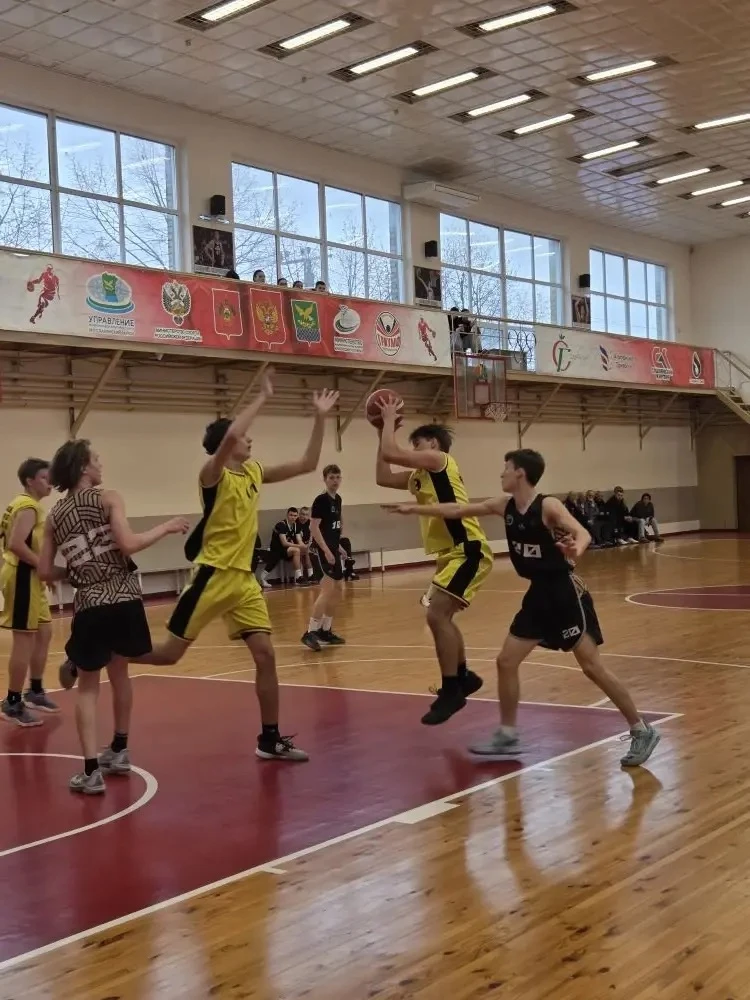 🏀 Баскетбольный драйв: наши парни в деле!  7 апреля в Славянске‑на‑Кубани прошёл полуфинал по баскет