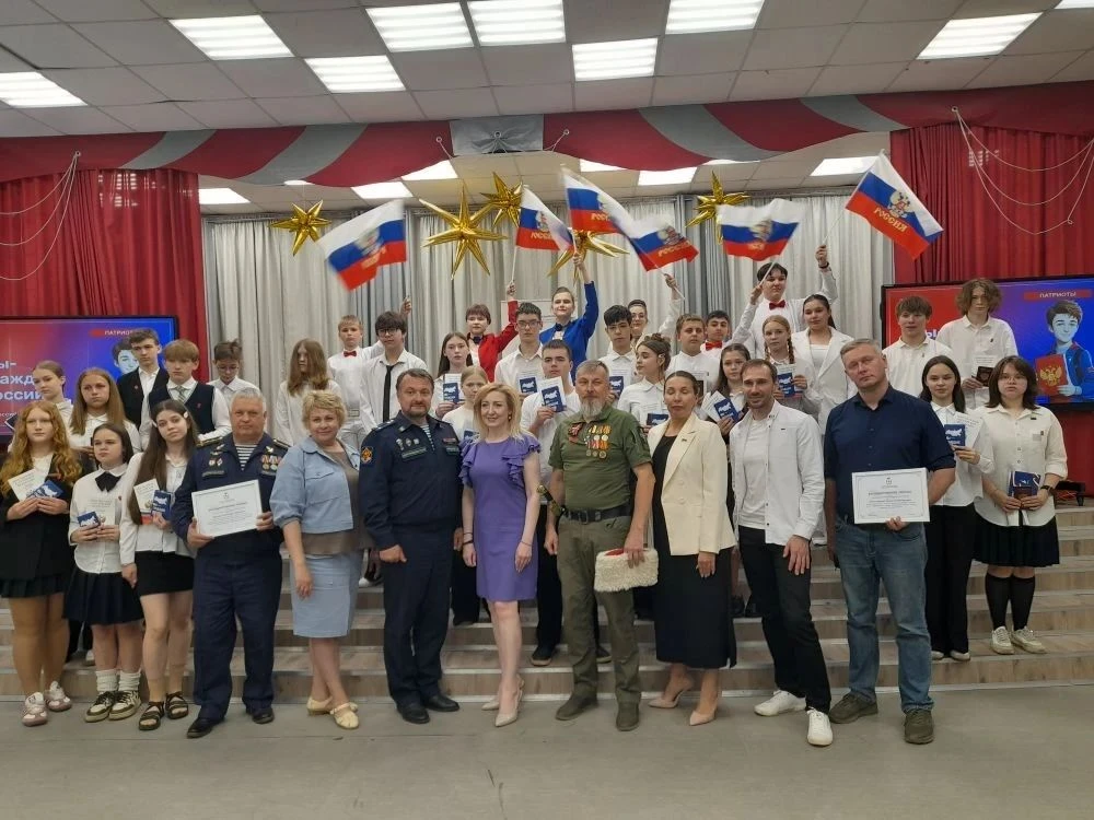 Вручение паспорта — важный шаг во взрослую жизнь! 🇷🇺
В рамках Всероссийской программы «Мы — гражда