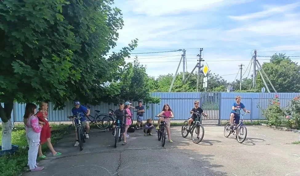 Шестой день на нашей площадке прошел под названием "Весёлые велосипедисты". Как всегда утро стартова