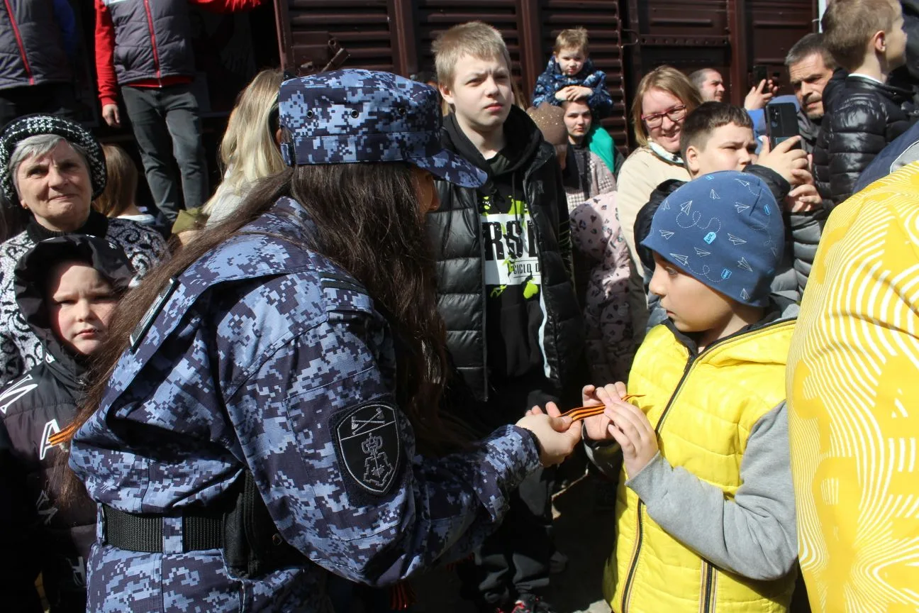 В Саратове росгвардейцы присоединились к всероссийской акции «Георгиевская ленточка»  ➡️Сотрудники в