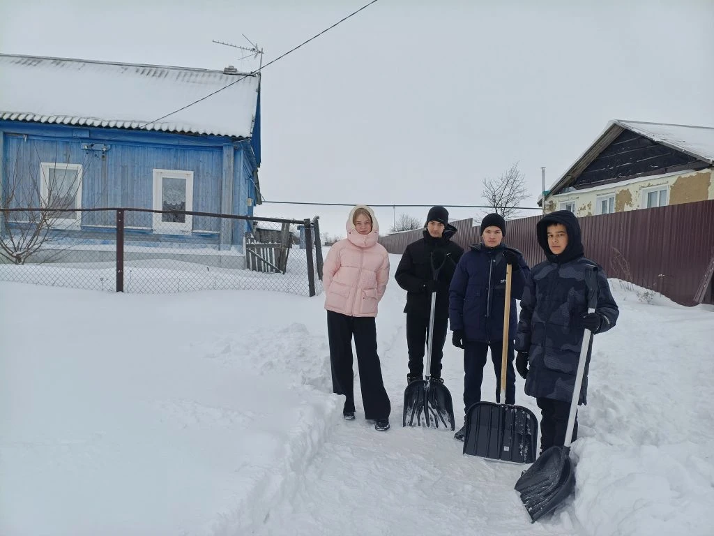 ⭐13 января активисты «Движения Первых» и участники Юнармейского отряда «Максимовцы» из МОУ СОШ села 