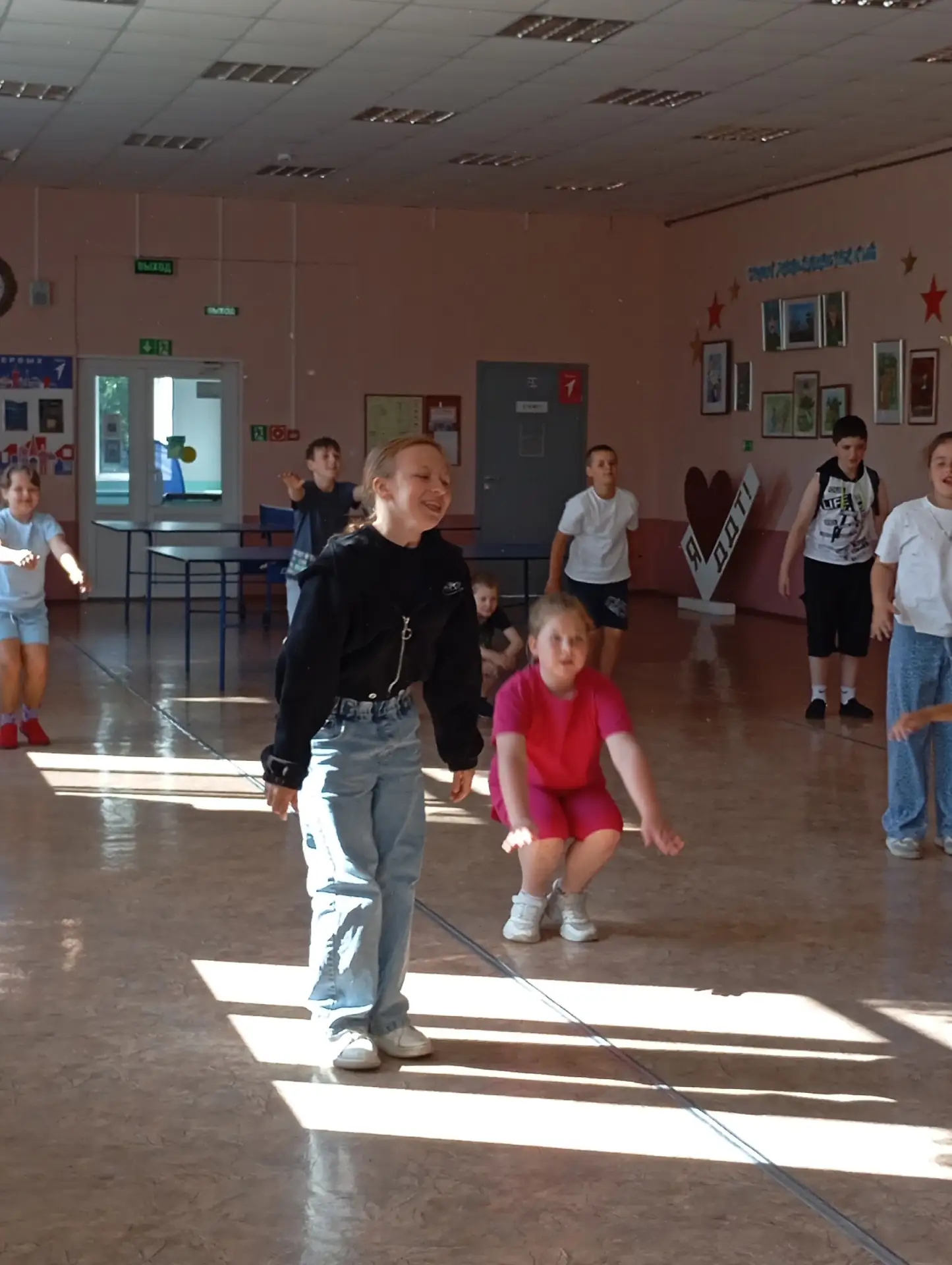 Наш день в лагере: от зарядки до зажигательного флешмоба!

Сегодняшнее утро в нашем лагере началось 