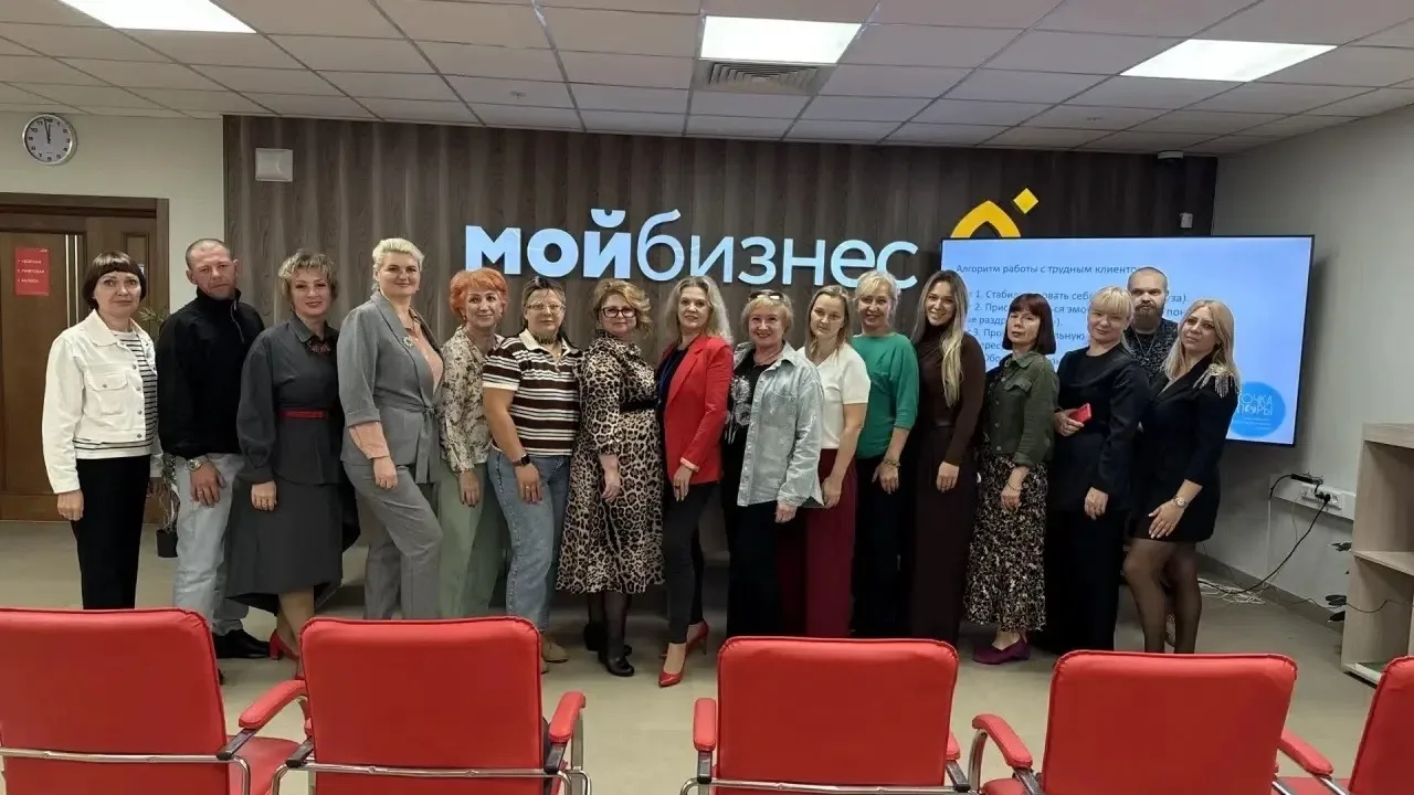 В Донецке психолог центра «Точка опоры» Елена Касяненко провела семинар на акселераторе...