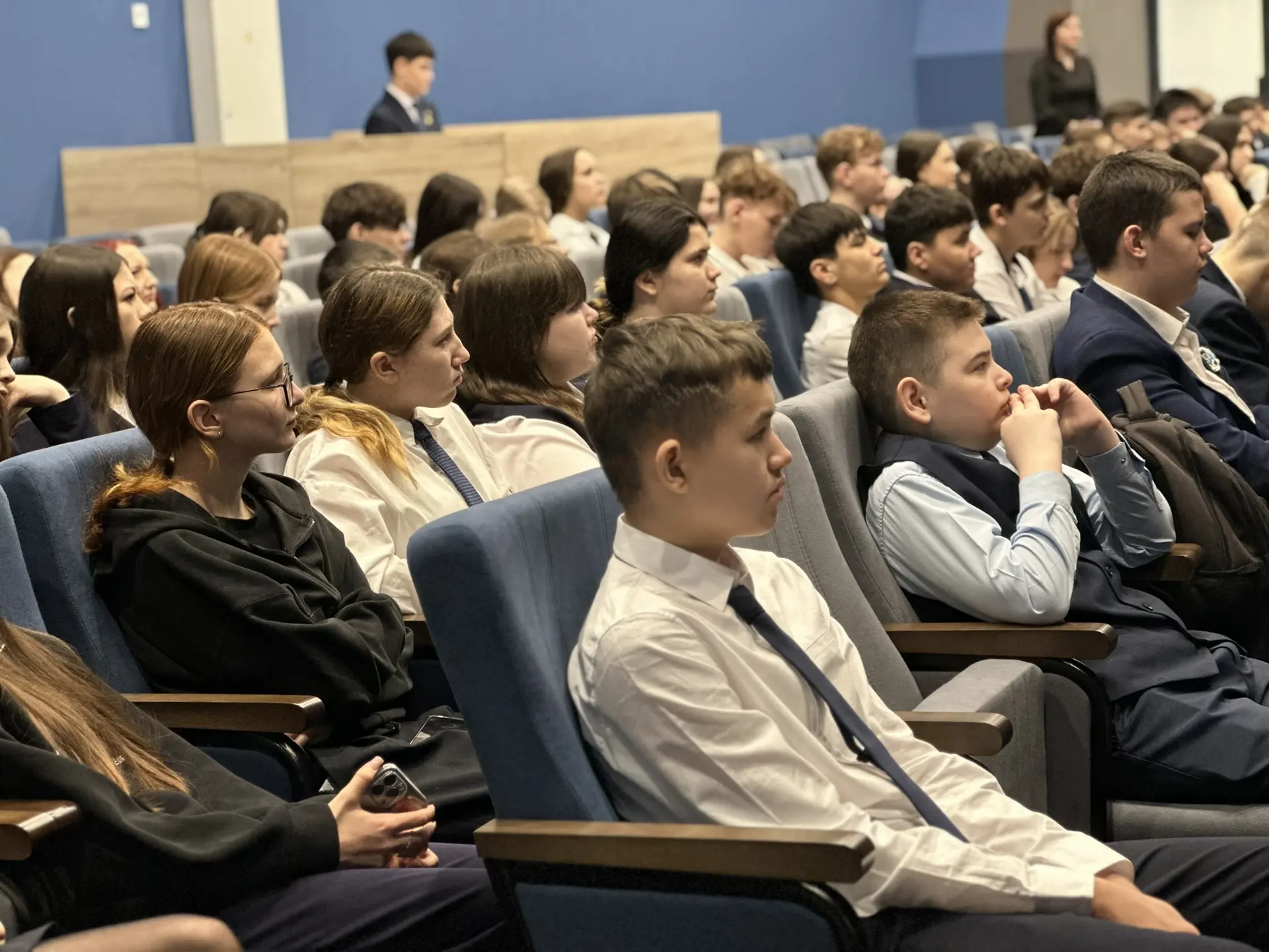 📌19 февраля в МБОУ «Многопрофильная школа №39» прошел Парламентский урок – 2026, на тему «Трудом и р