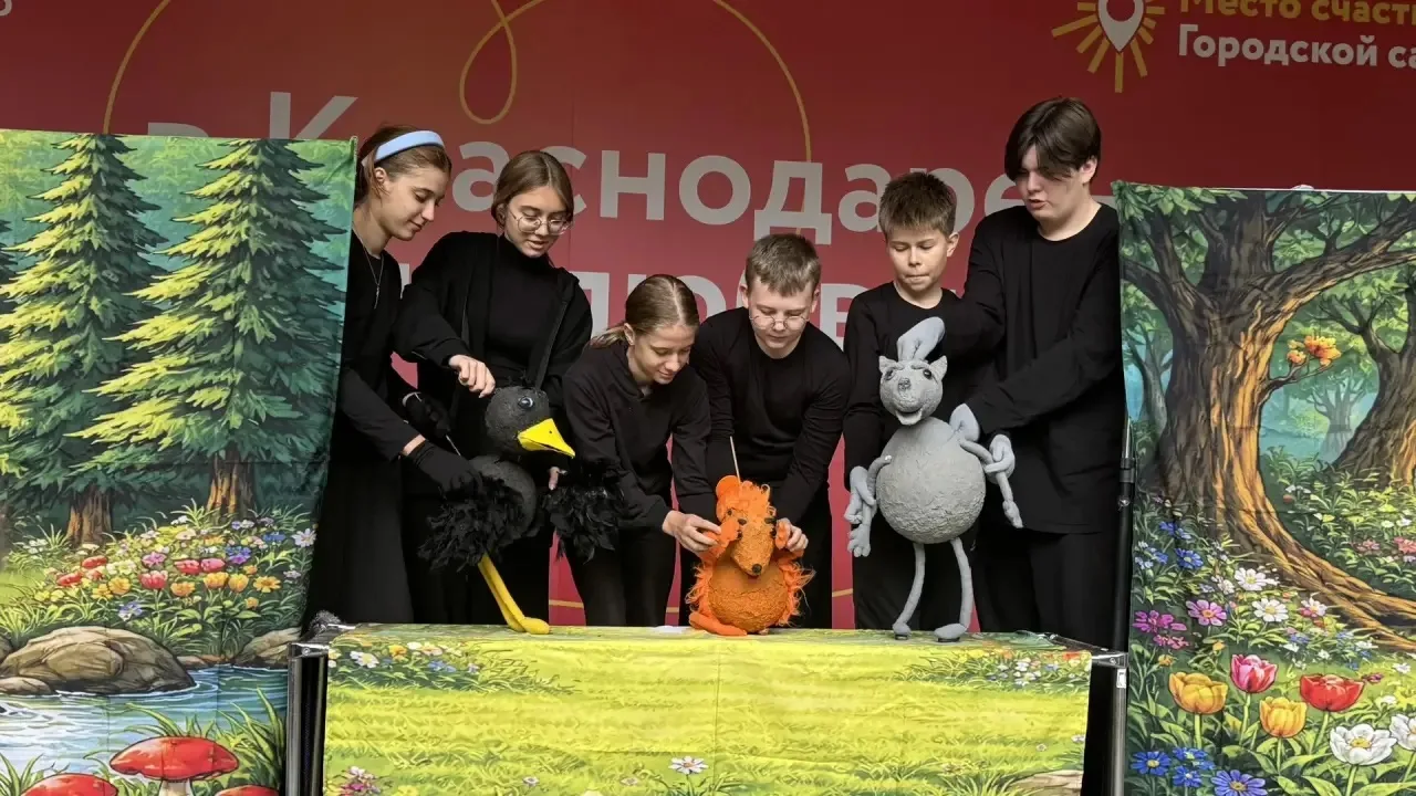 26 сентября в парке «Городской сад» прошло яркое и красочное событие - выступление теат...