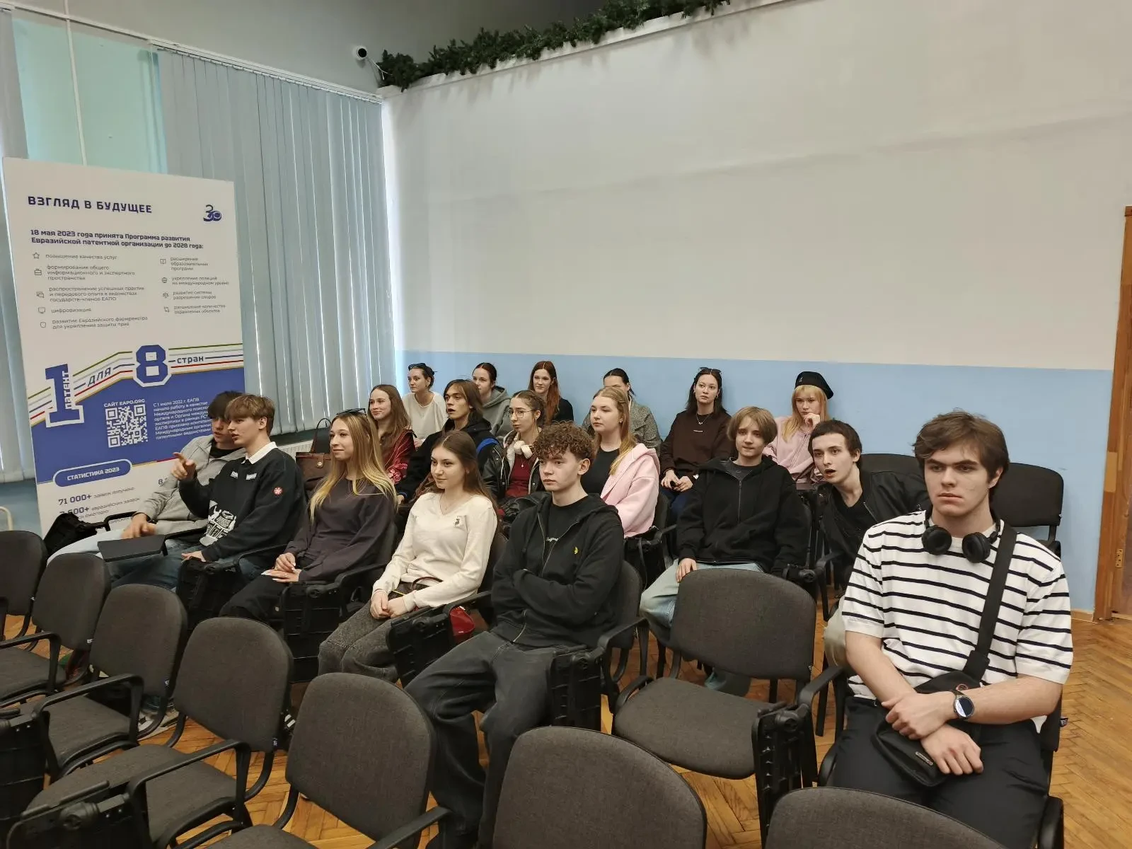 За пределами класса: новые знания и реальные кейсы  💼 Ученики 11-го предпринимательского класса наше