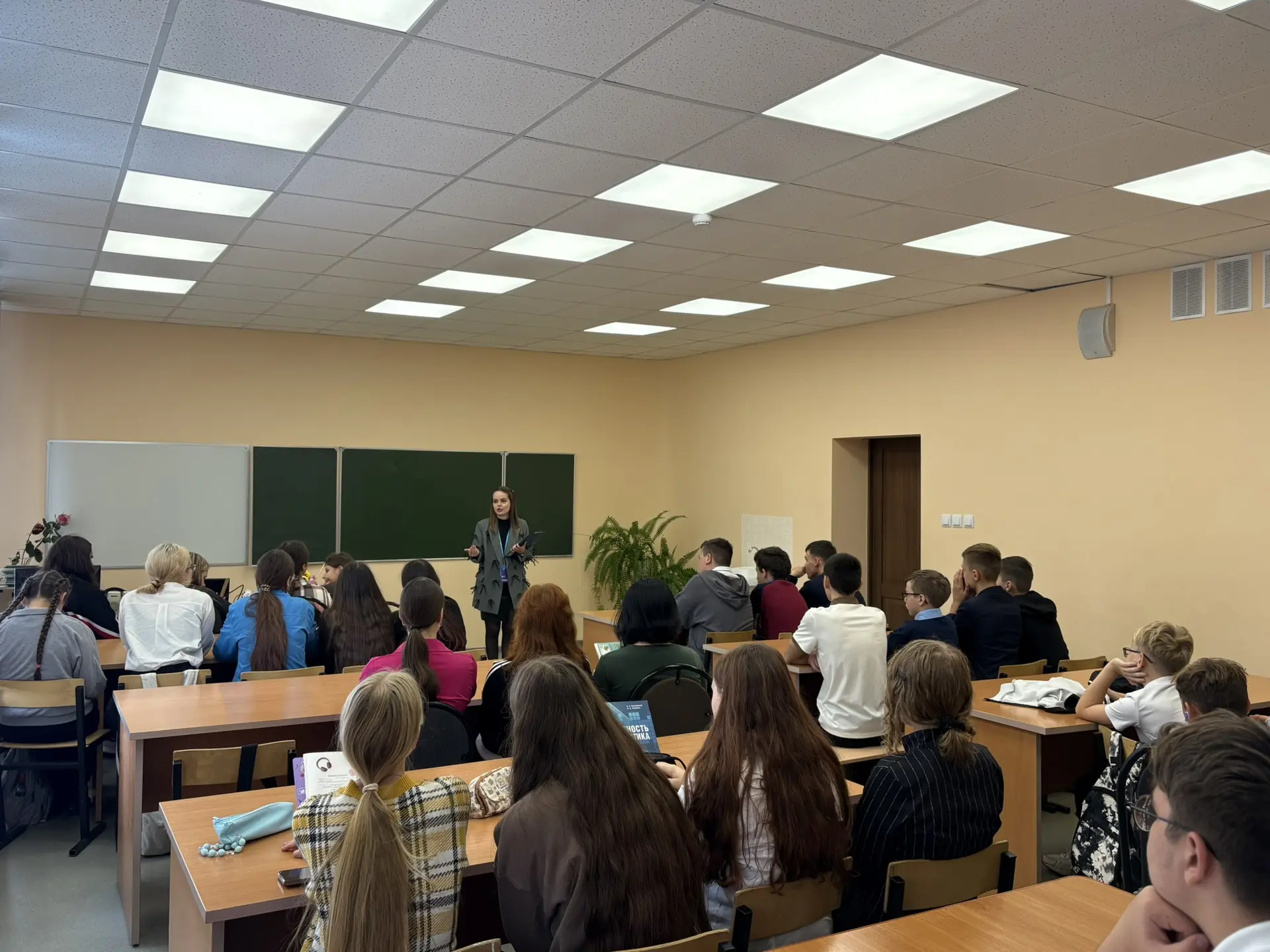 🕯 В День солидарности в борьбе с терроризмом для учащихся прошла важная встреча — лекц...