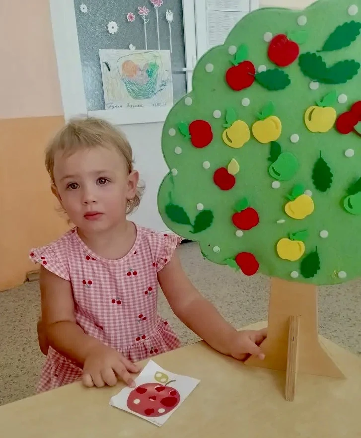 🍎 Самые маленькие «Ладушки» впервые отмечают Яблочный Спас! Рисуют, играют, отвлекаютс...