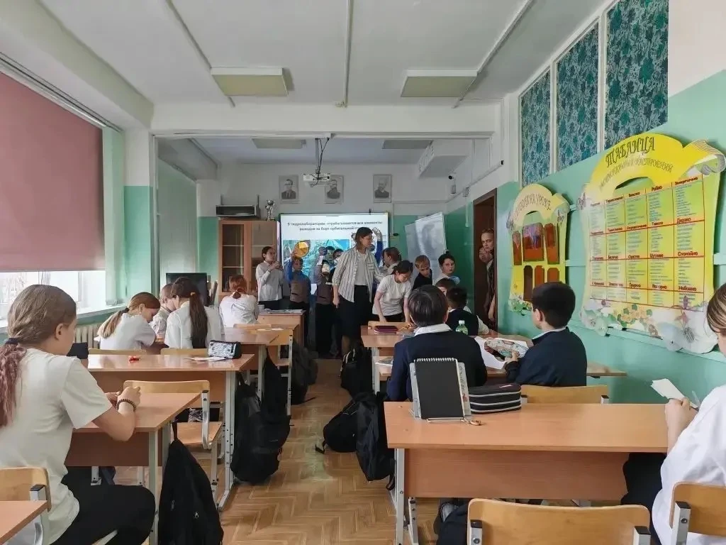 День космонавтики 🚀   Рассказываем о новостях, которые не вошли в ленту💬   🌎15 апреля 2026 👩‍🏫библио