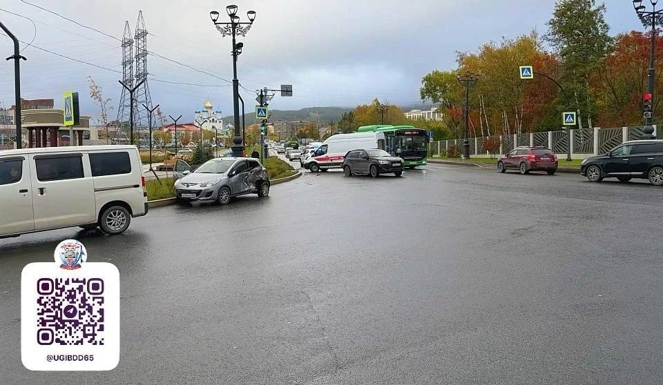 ⚡️ Пострадал ребенок: подробности массового ДТП на Горького в Южно-Сахалинске