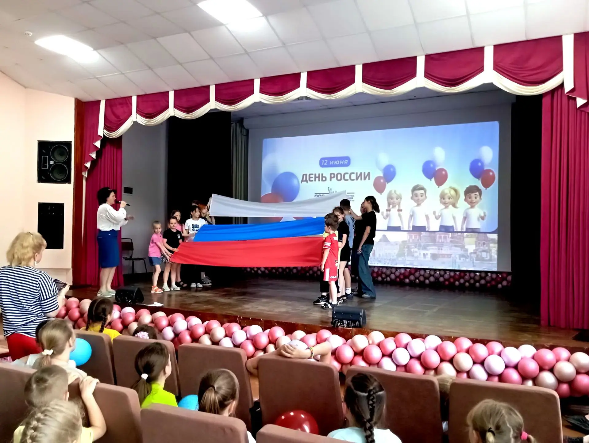 В преддверии Дня России по всей стране проходят яркие и запоминающиеся мероприятия, объ...