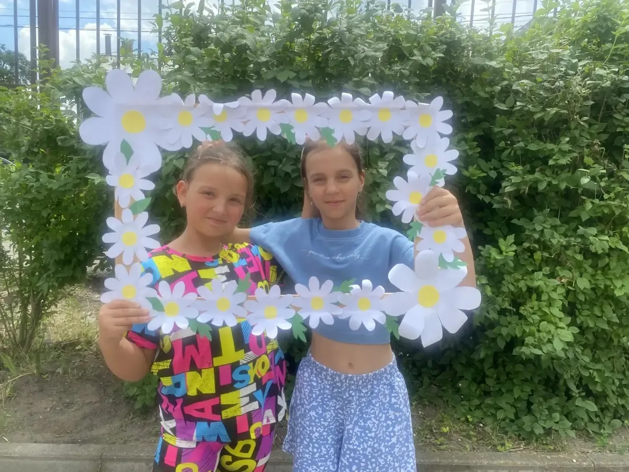 Дорогие ученики, учителя и родители!
Сегодня мы отмечаем один из самых светлых и добрых праздников –