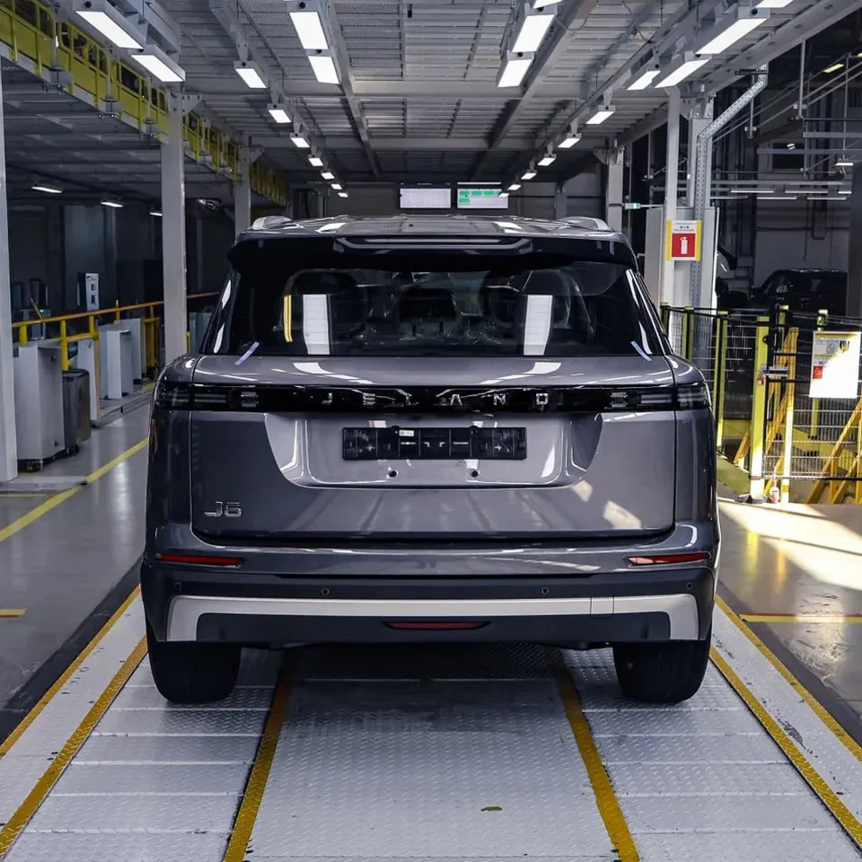 🧐 Первый кроссовер Jeland собран на заводе в Шушарах  Бывший завод General Motors, ныне входящий в г