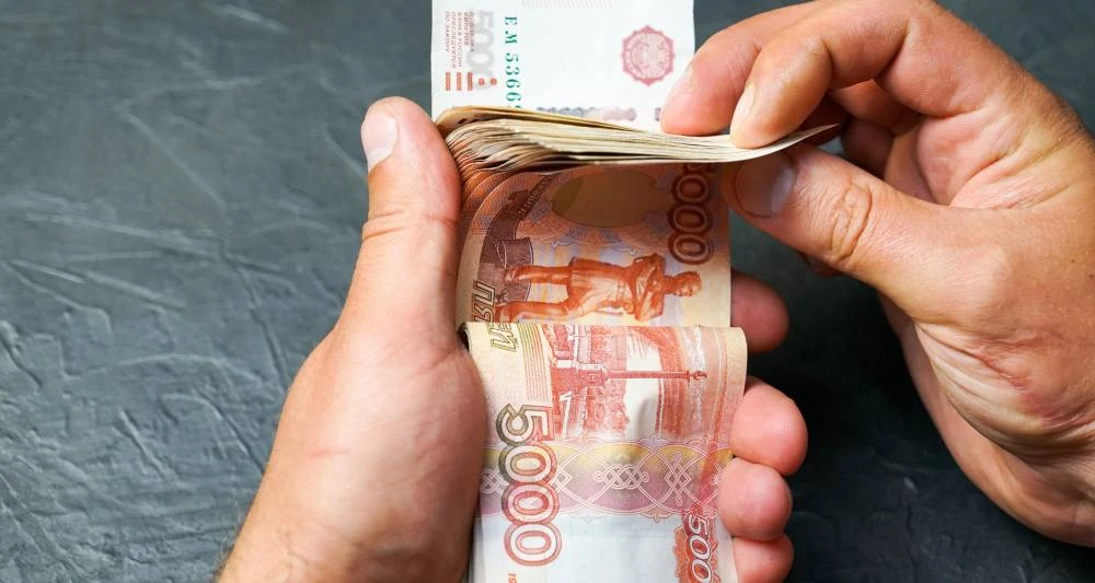 Прирост наличных денег на руках у россиян с 1 по 11 мая достиг 210,5 млрд рублей, следует из данных 