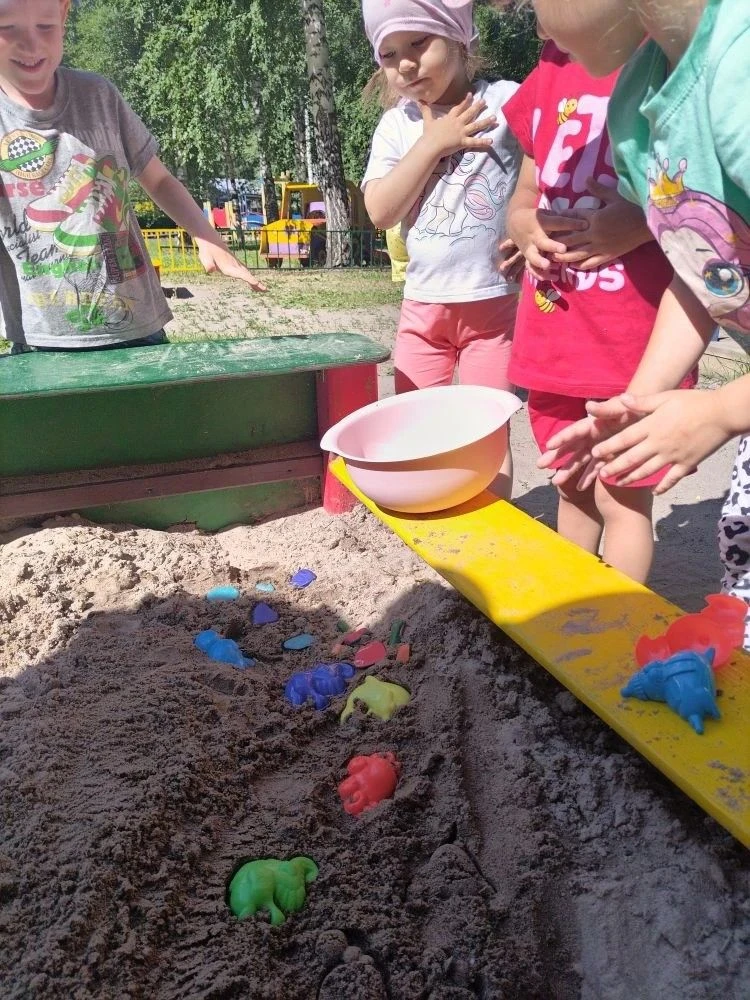 В нашем саду прошёл настоящий водный экшен! 🐠

Сегодня отмечается Всемирный день рыболовства и мы у