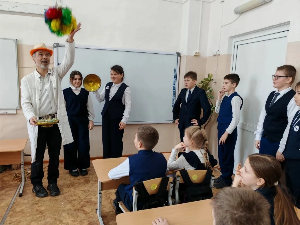 ВОЛШЕБСТВО ДЕТЯМ: как фокусник подарил детям  4 «Б» праздник.  💫 Каждый ребенок любит чудеса и превр