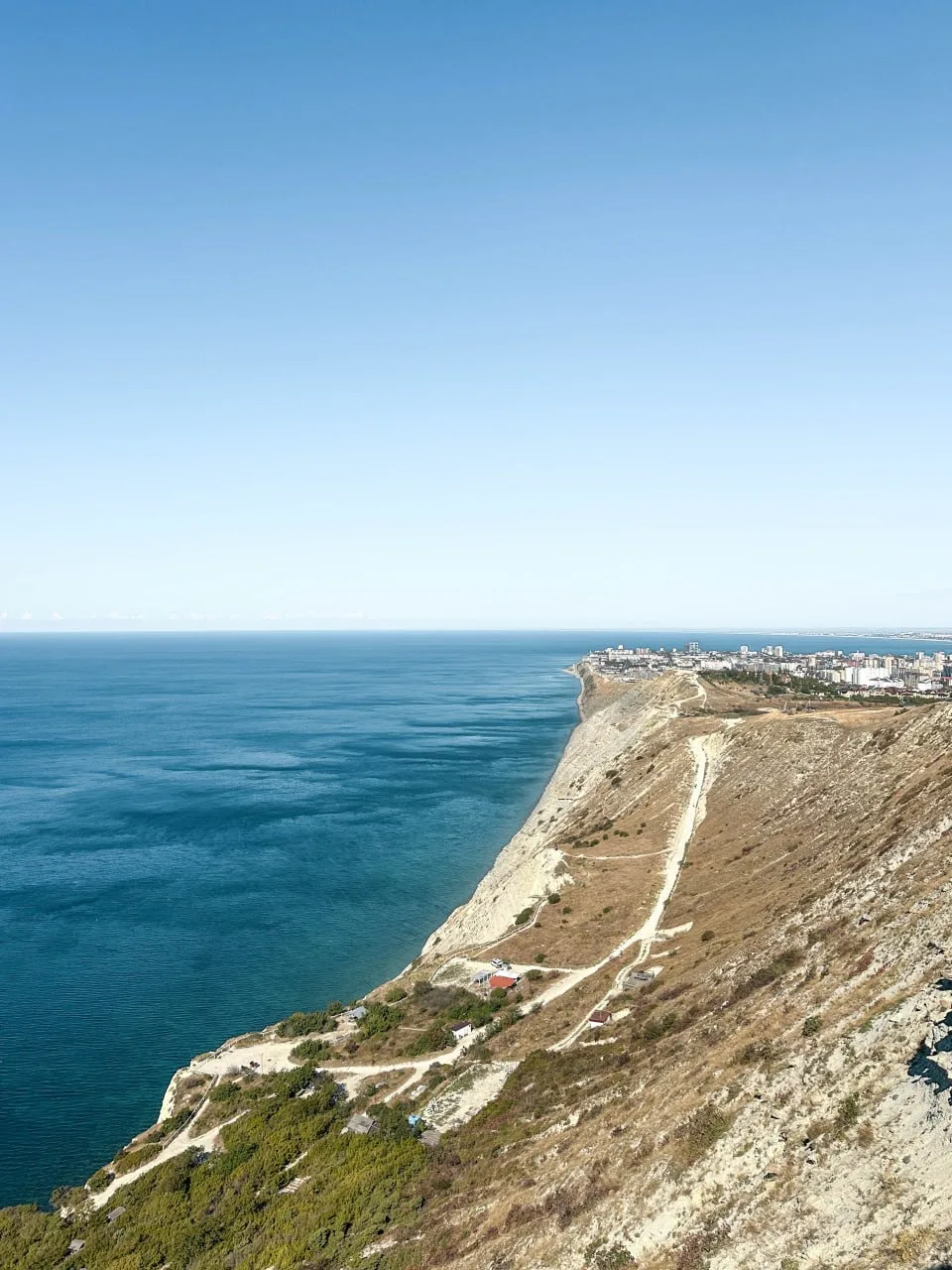 Ласточкины гнёзда в лучах октябрьского солнца☀️
