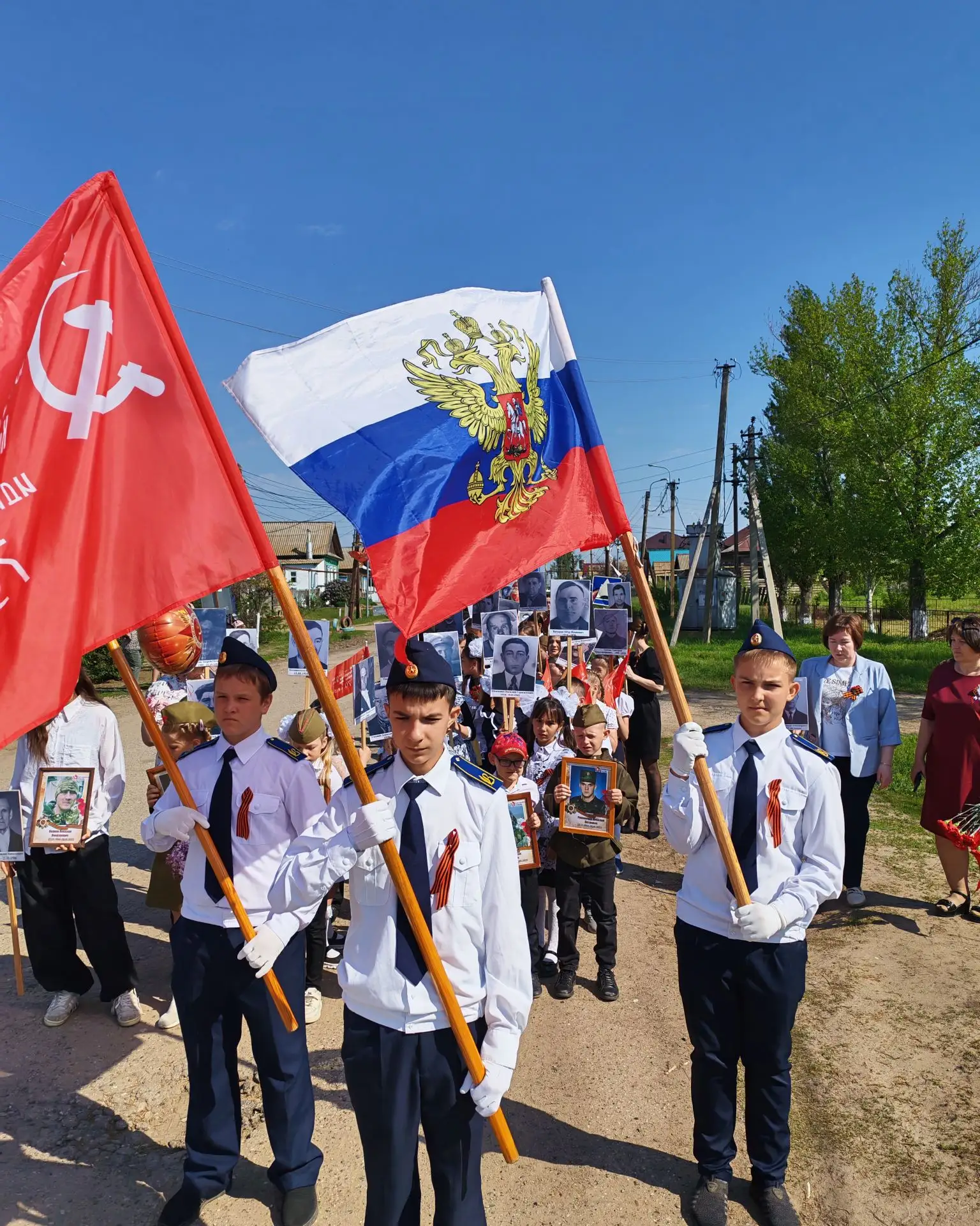 🇷🇺Сегодня учащиеся школы,  родители и коллектив   приняли участие в шествии Бессмертн...