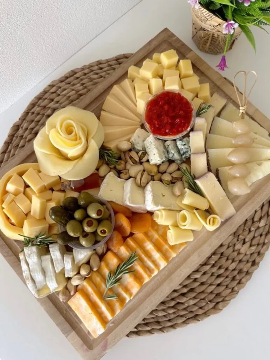 🧀 СЫРЫ, КОТОРЫЕ ХОЧЕТСЯ ПОПРОБОВАТЬ СНОВА И СНОВА!

Собрали для вас самые любимые сыры — для завт