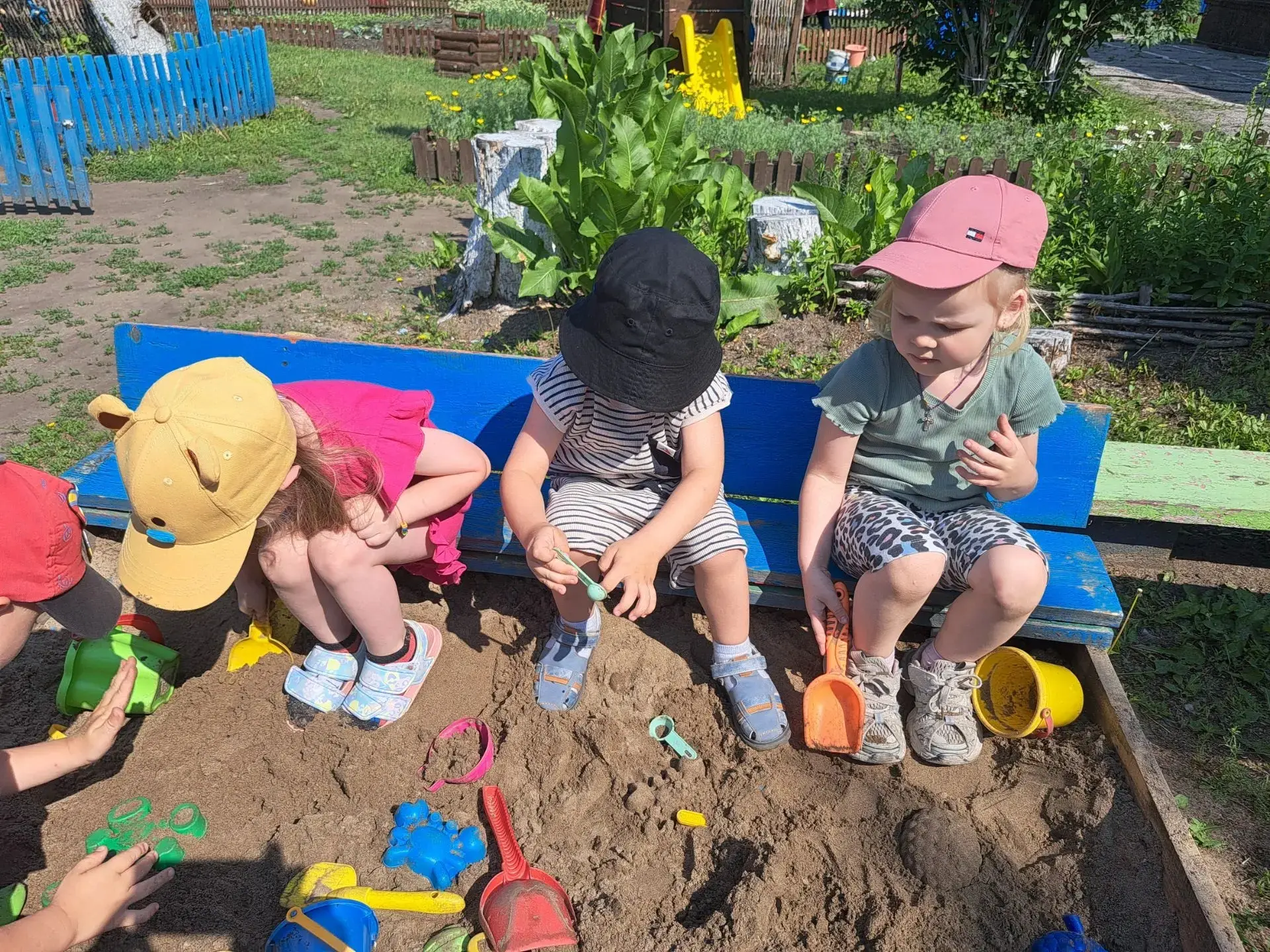 📅День "Песочные фантазии "
☀️ Песочные фантазии в средней группе! ☀️

👦👧Сегодня наши малыши отпра