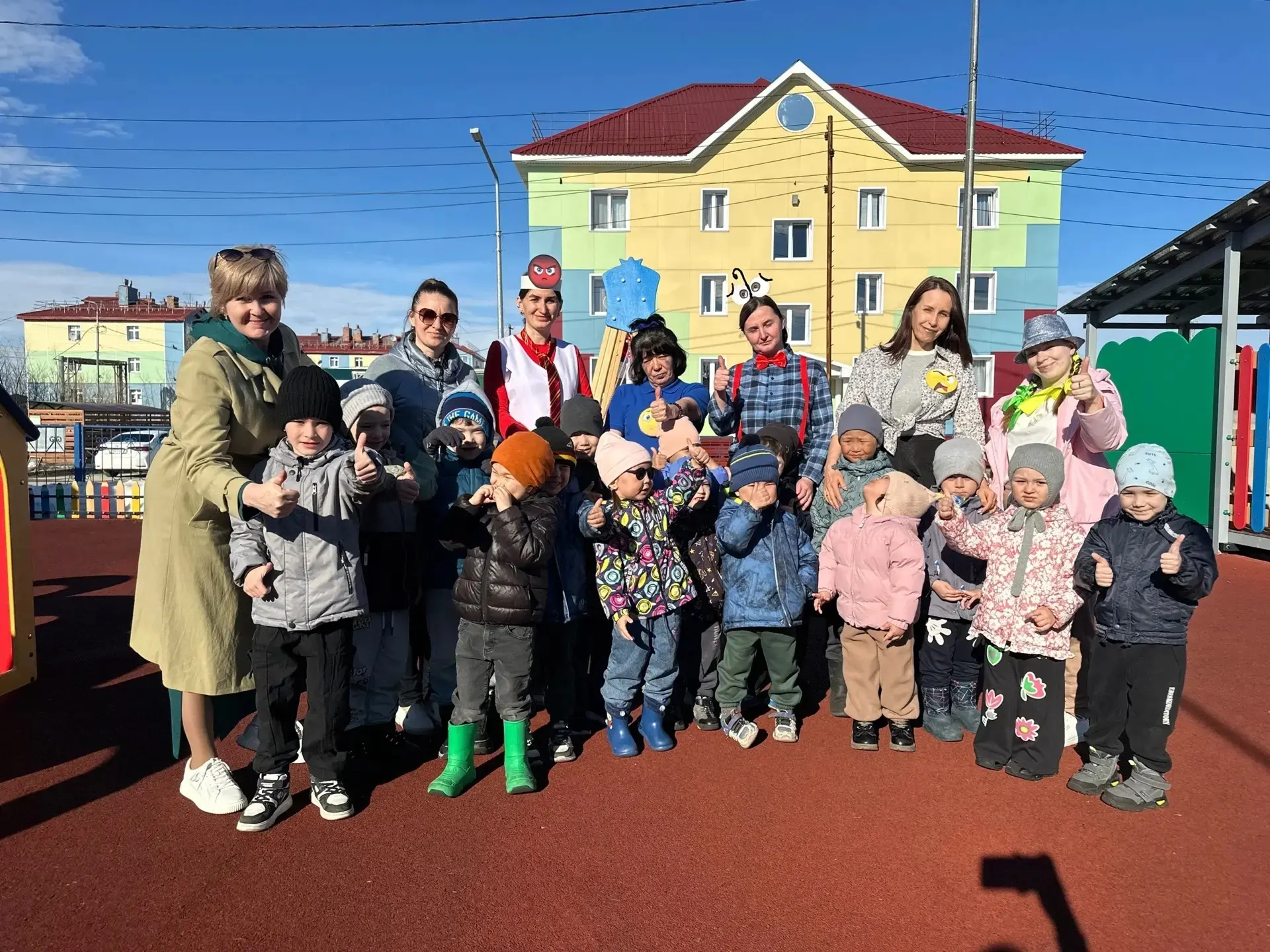 🌞Сегодняшний солнечный день мы посвятили самому весёлому празднику –