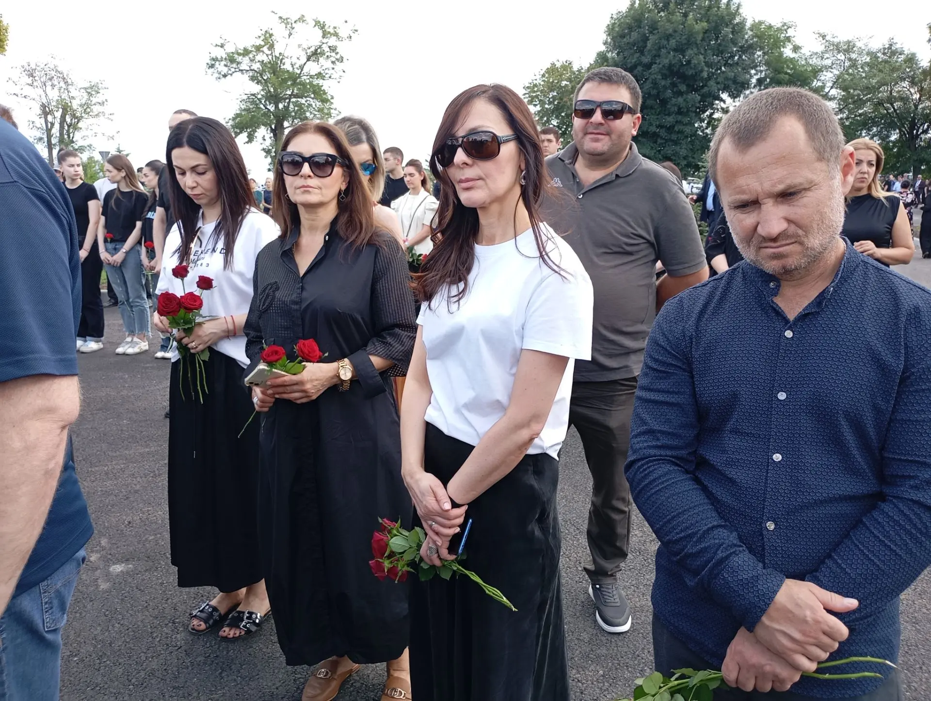 Коллектив ГБУ ДО "СШ единоборств" почтил память жертв теракта на Мемориальном кладбище ...